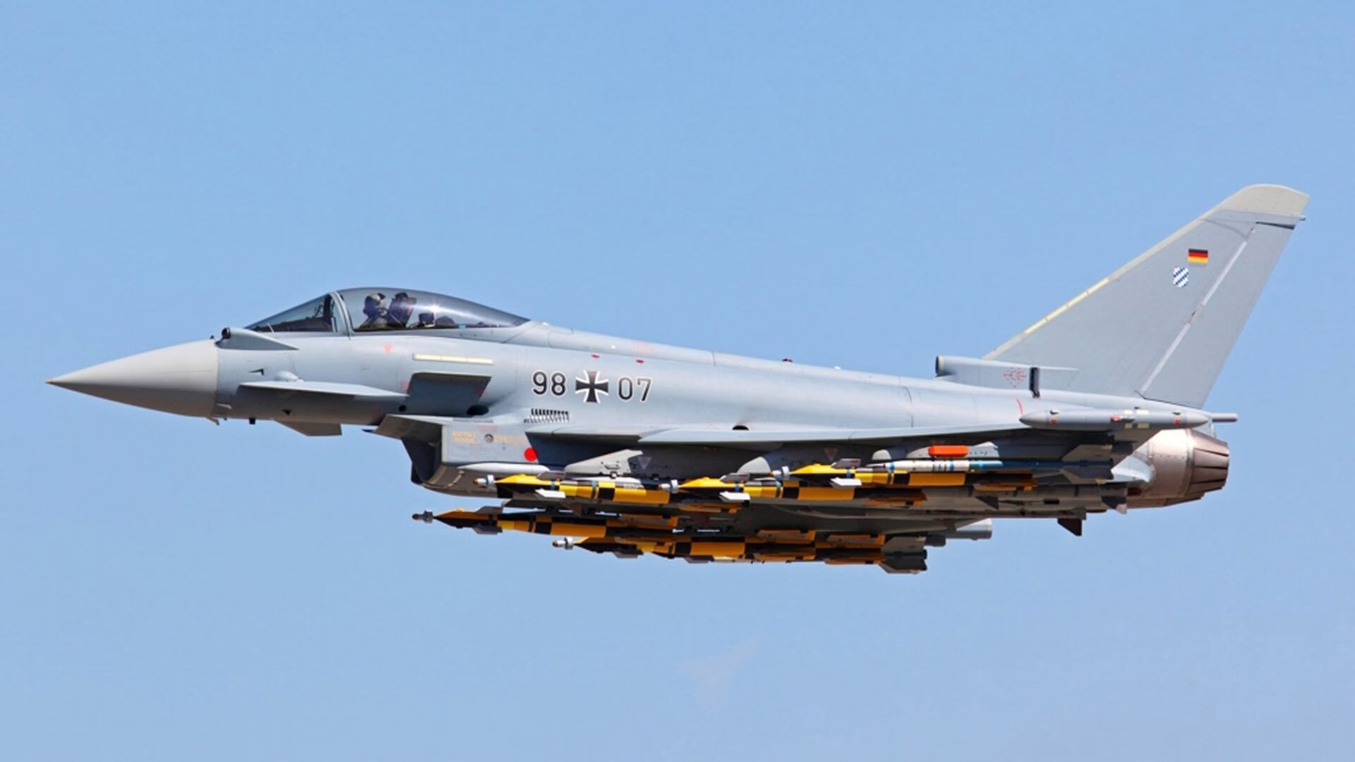 比赛中,蒂伊展现出“全能战士”的风采,攻防两端表现都是精品!